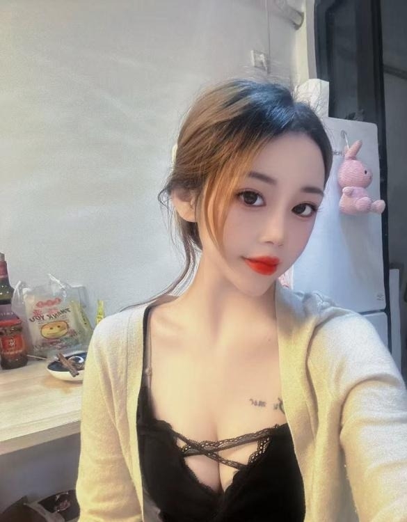 高挑大波妹