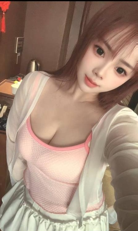 肤白大奶吉吉
